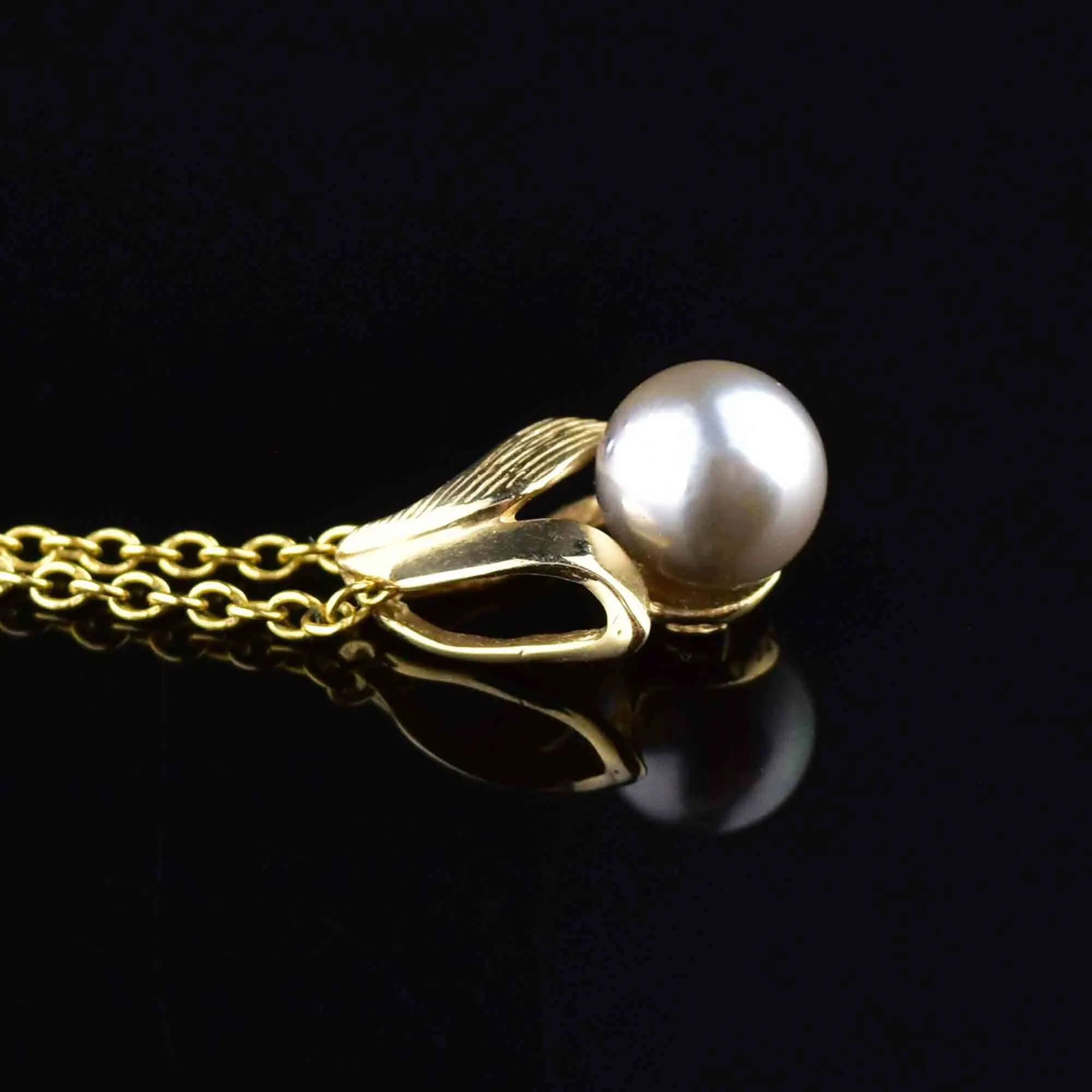 14K Gold Gray Pearl Pendant Necklace